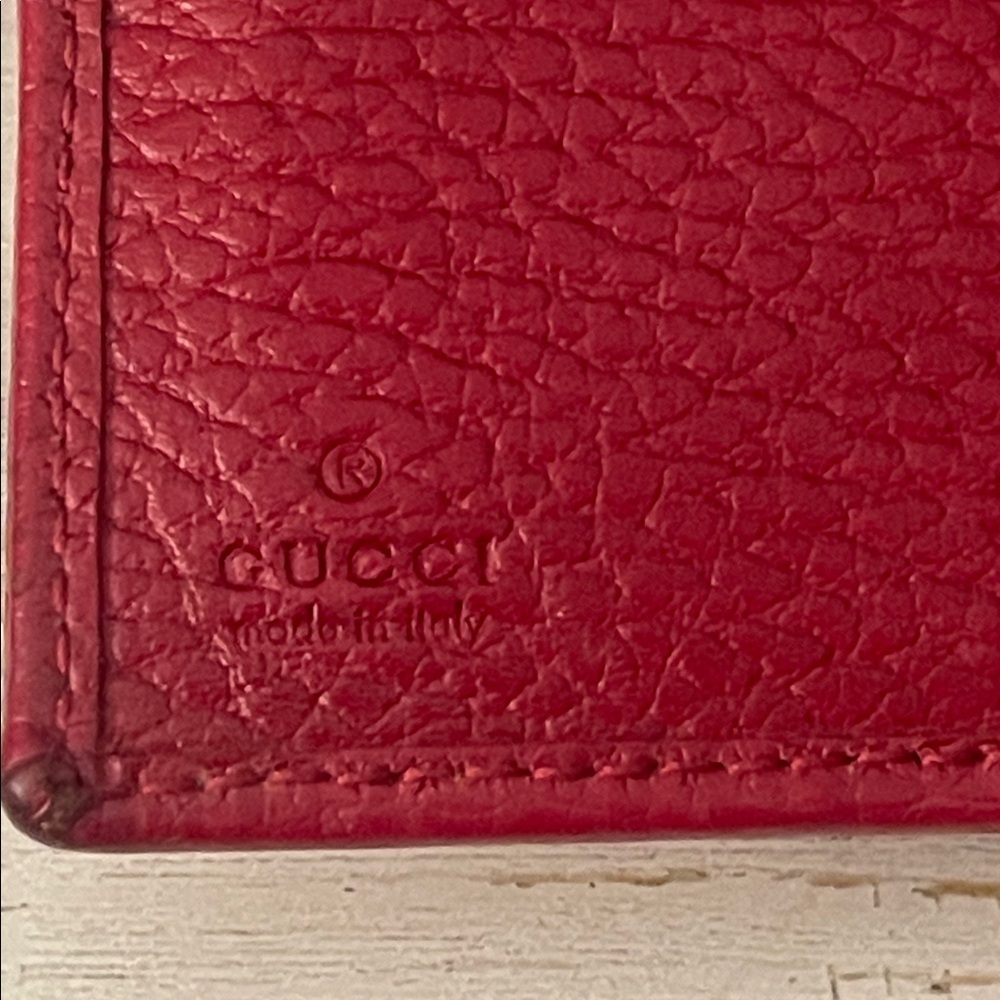 Gucci GG Marmont Red Pebbled Leather Compact Wallet. - Picture 8 of 11